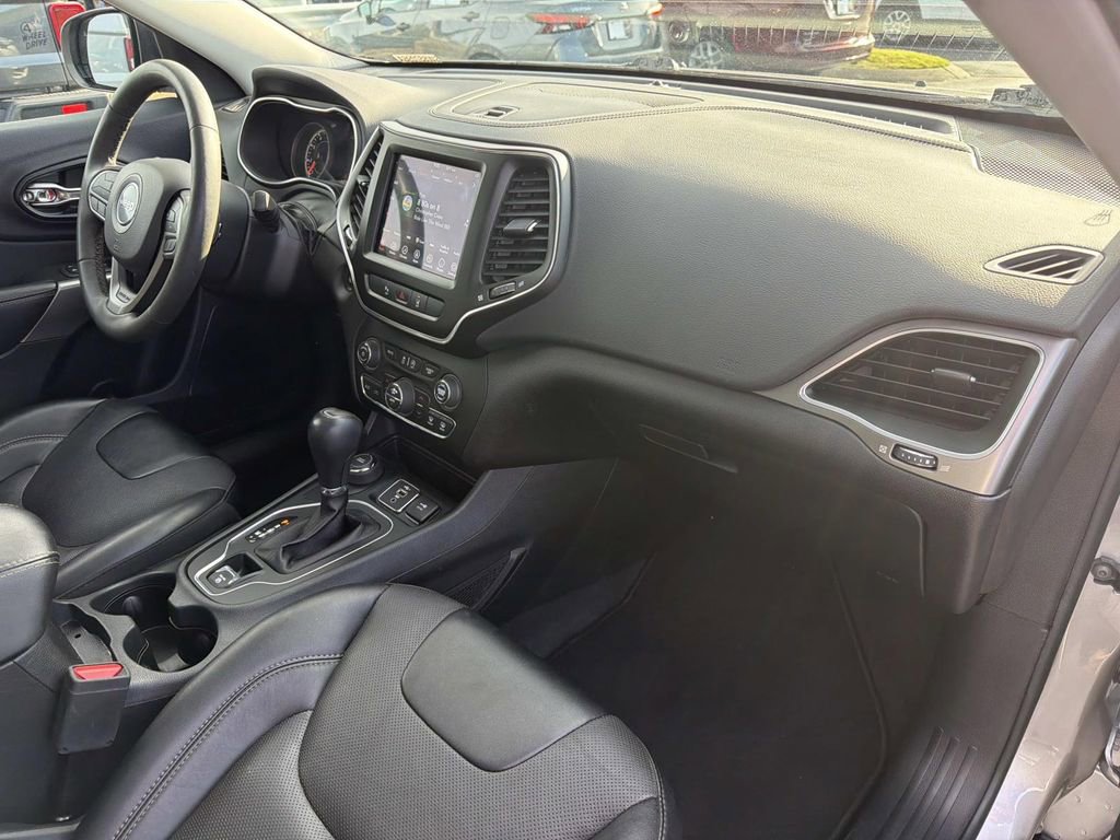 Used 2022 Jeep Cherokee Latitude Lux w/ Sun & Sound Group image 24