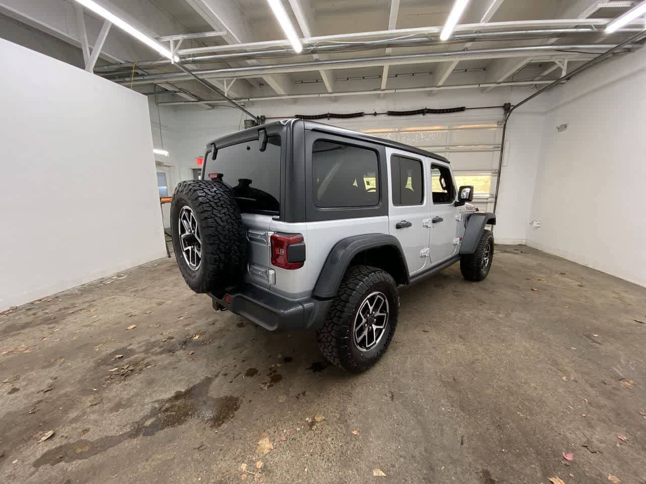 Used 2024 Jeep Wrangler Unlimited Rubicon AWD/4WD image 6