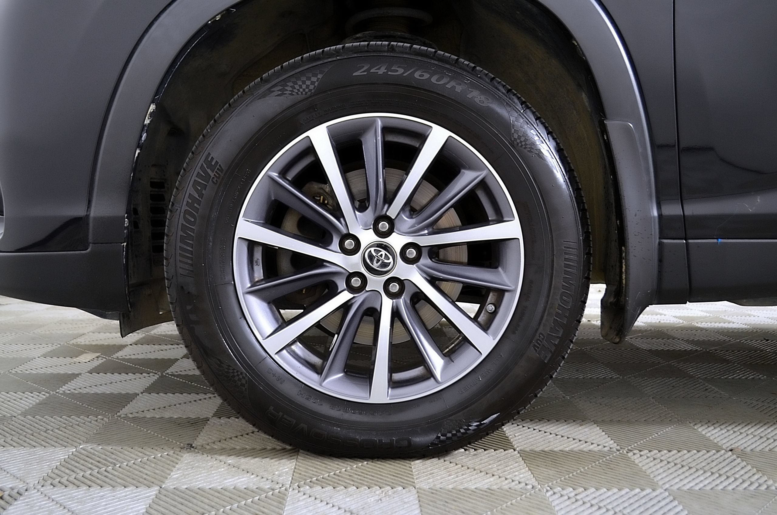 Used 2019 Toyota Highlander XLE AWD/4WD image 12