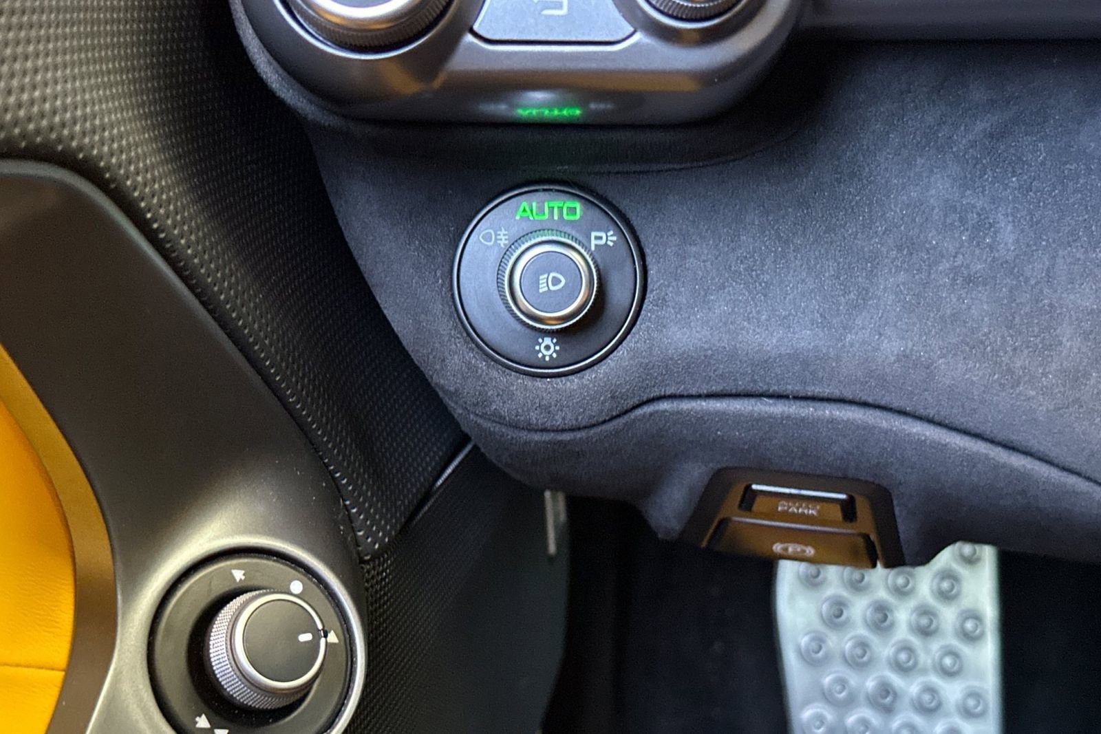 Used 2020 Ferrari 812 Superfast image 33