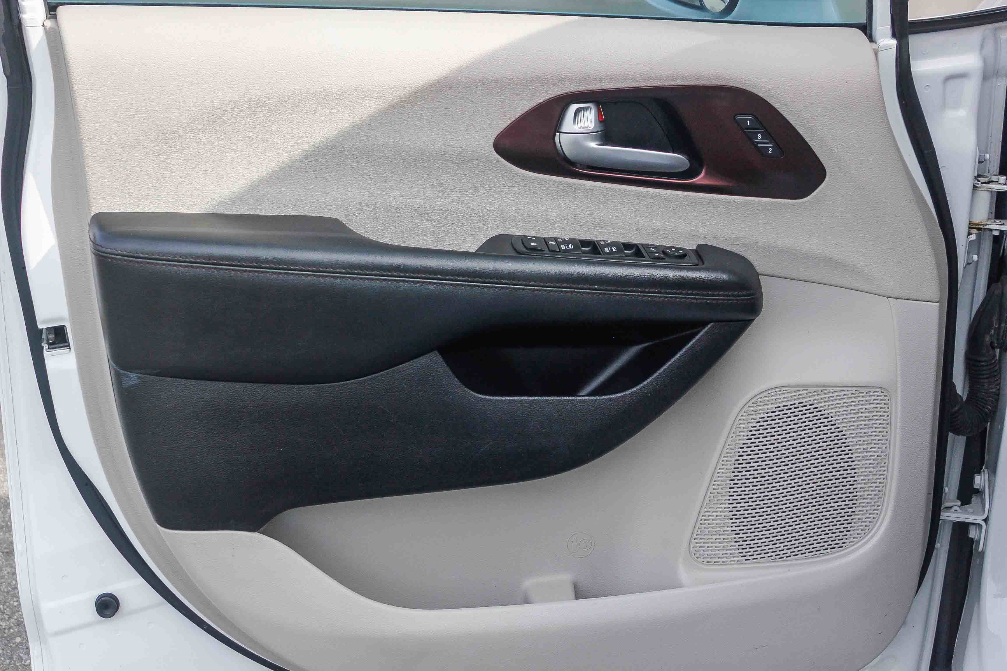 Used 2017 Chrysler Pacifica Limited w/ Advanced Safetytec Group image 25