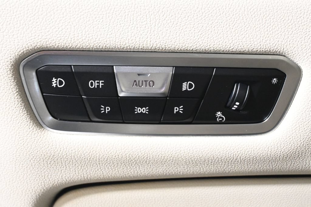 Used 2020 BMW X7 xDrive40i w/ Premium Package AWD/4WD image 27
