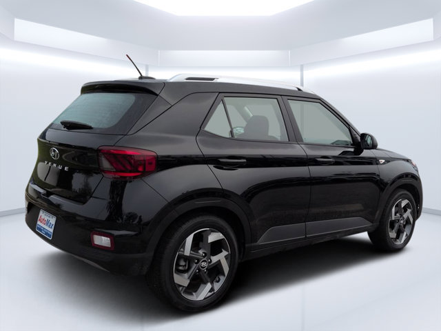 Used 2026 Hyundai Venue SEL FWD image 3