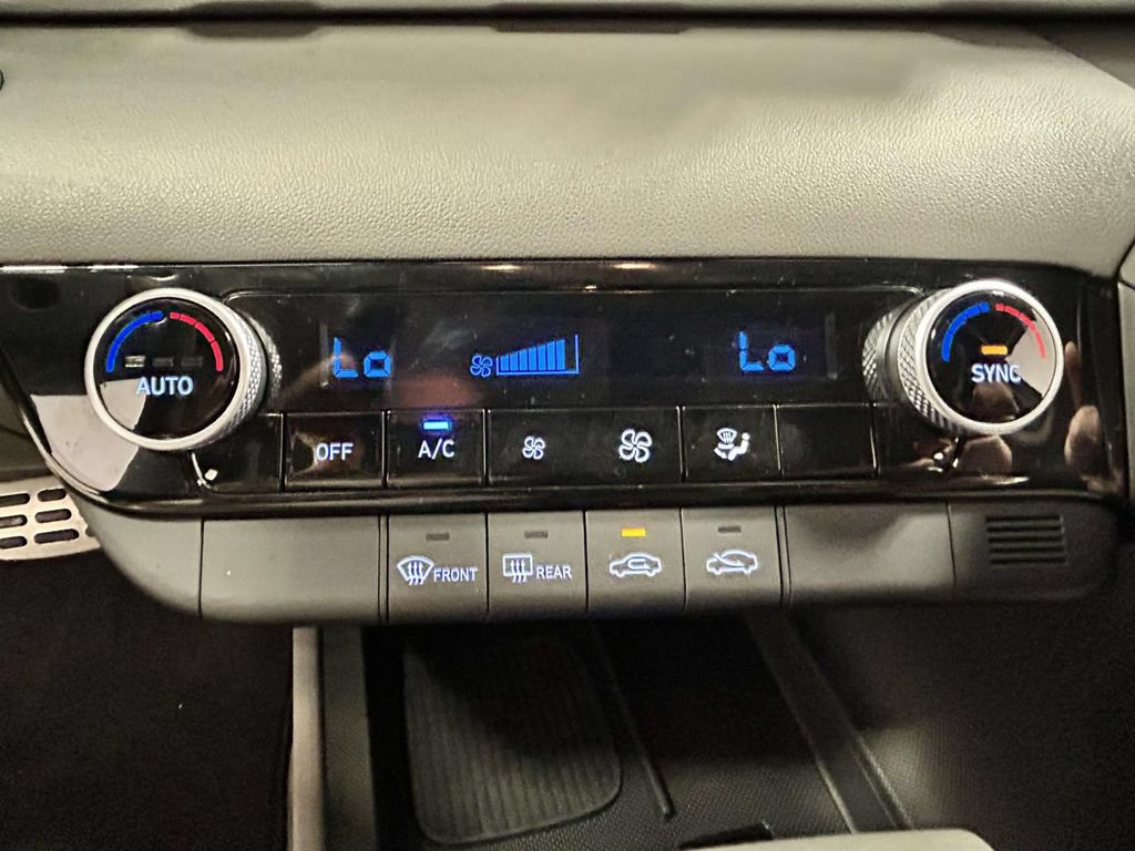 Certified 2025 Hyundai Elantra Sport FWD image 19