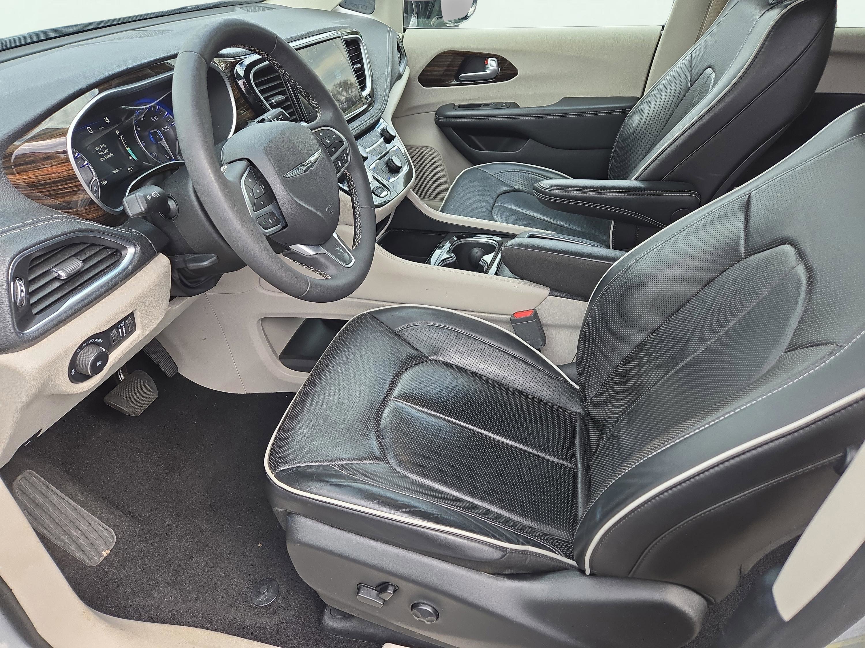 Used 2024 Chrysler Pacifica Limited image 15