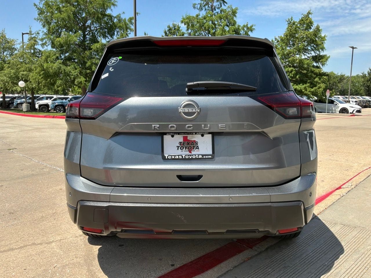 Used 2025 Nissan Rogue SV FWD image 7
