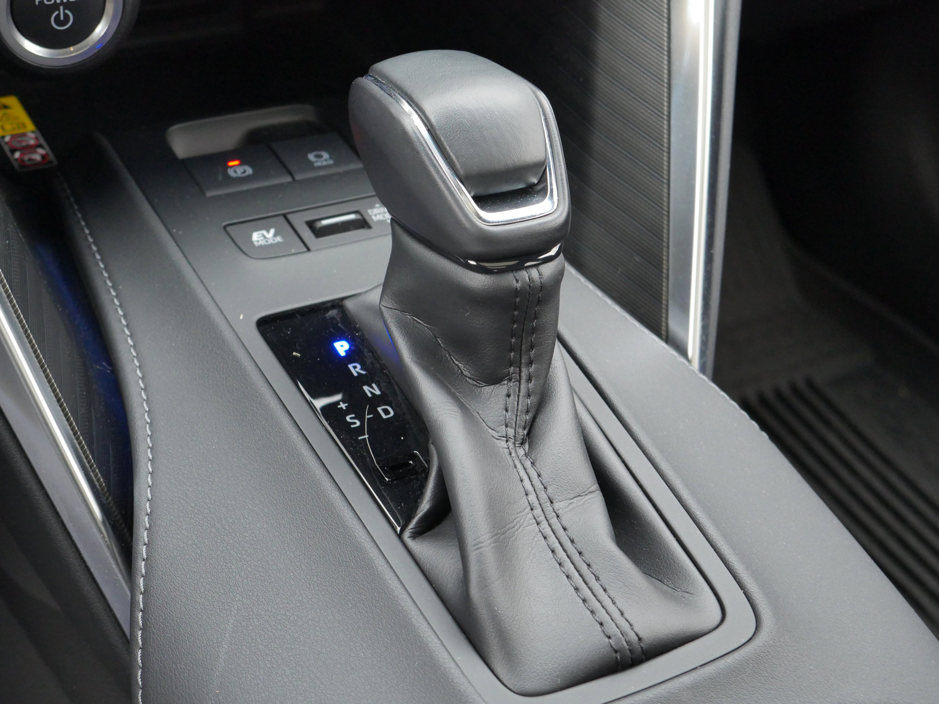 Used 2023 Toyota Venza Nightshade image 16