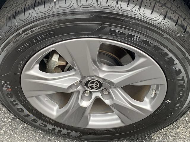 Used 2024 Toyota RAV4 LE AWD/4WD image 33