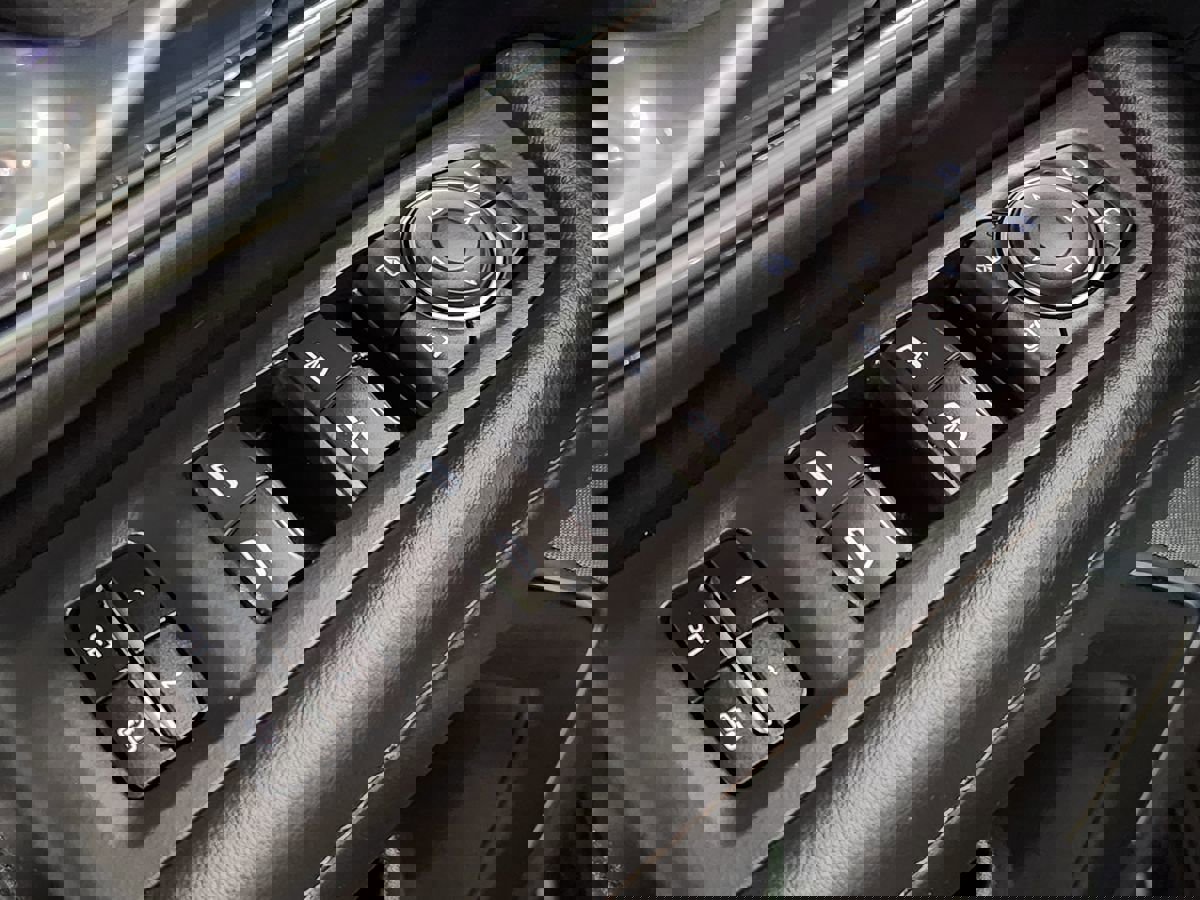 Used 2023 Chevrolet Suburban High Country image 45