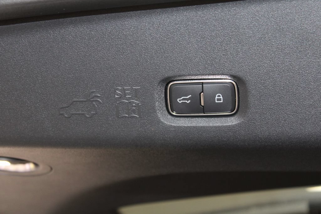 New 2027 Lincoln Navigator Premiere RWD image 17