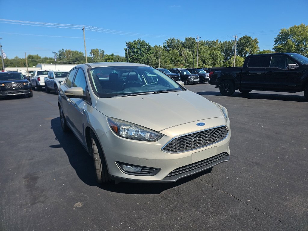 Used 2015 Ford Focus SE w/ Equipment Group 201A FWD image 3