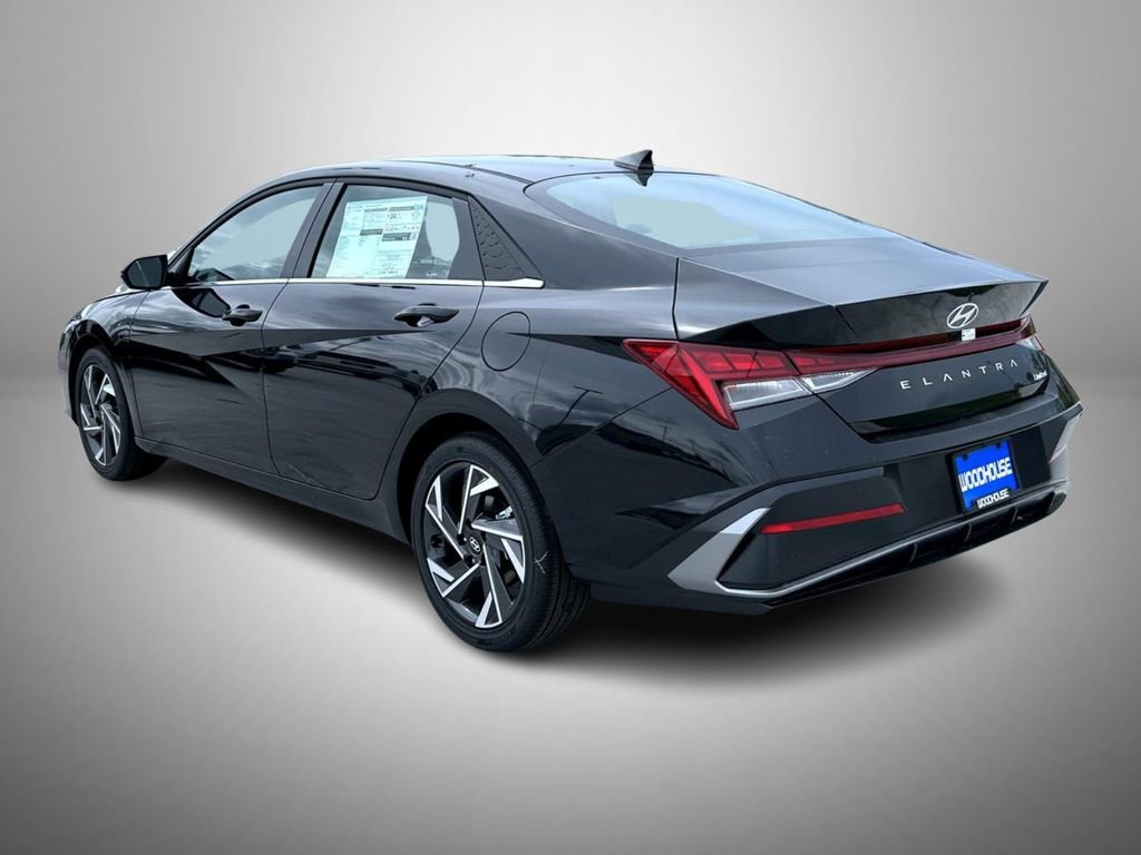 New 2025 Hyundai Elantra Limited image 7