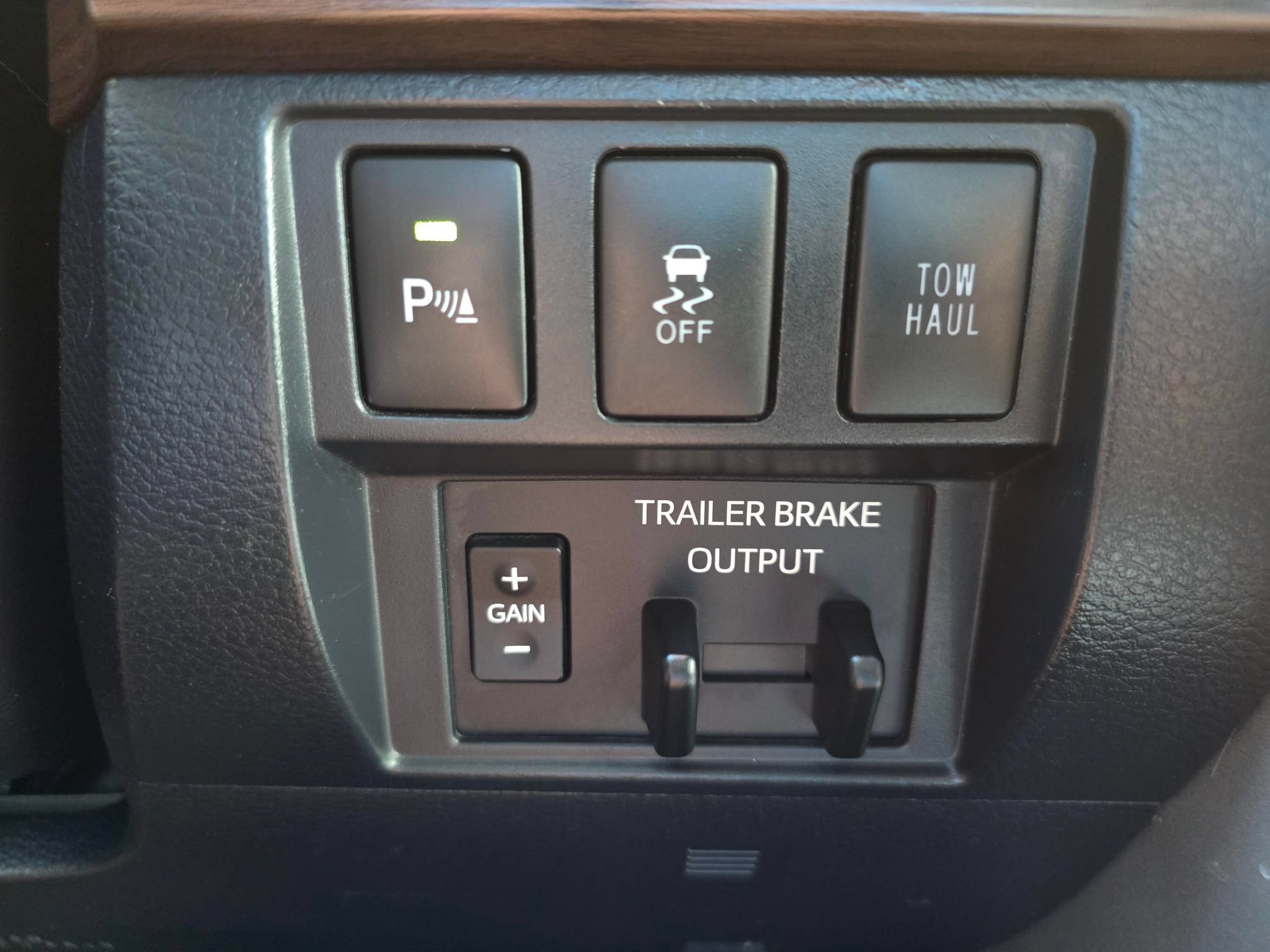 Used 2018 Toyota Tundra Limited w/ Limited Premium Package AWD/4WD image 17
