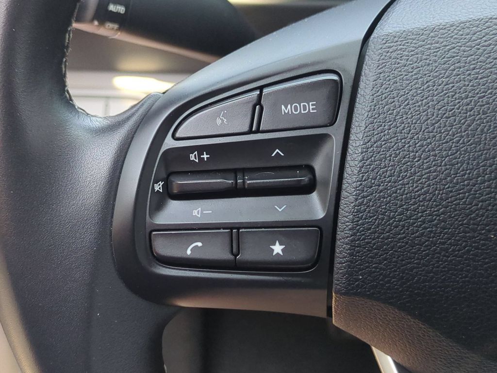 Used 2025 Hyundai Venue SEL FWD image 20