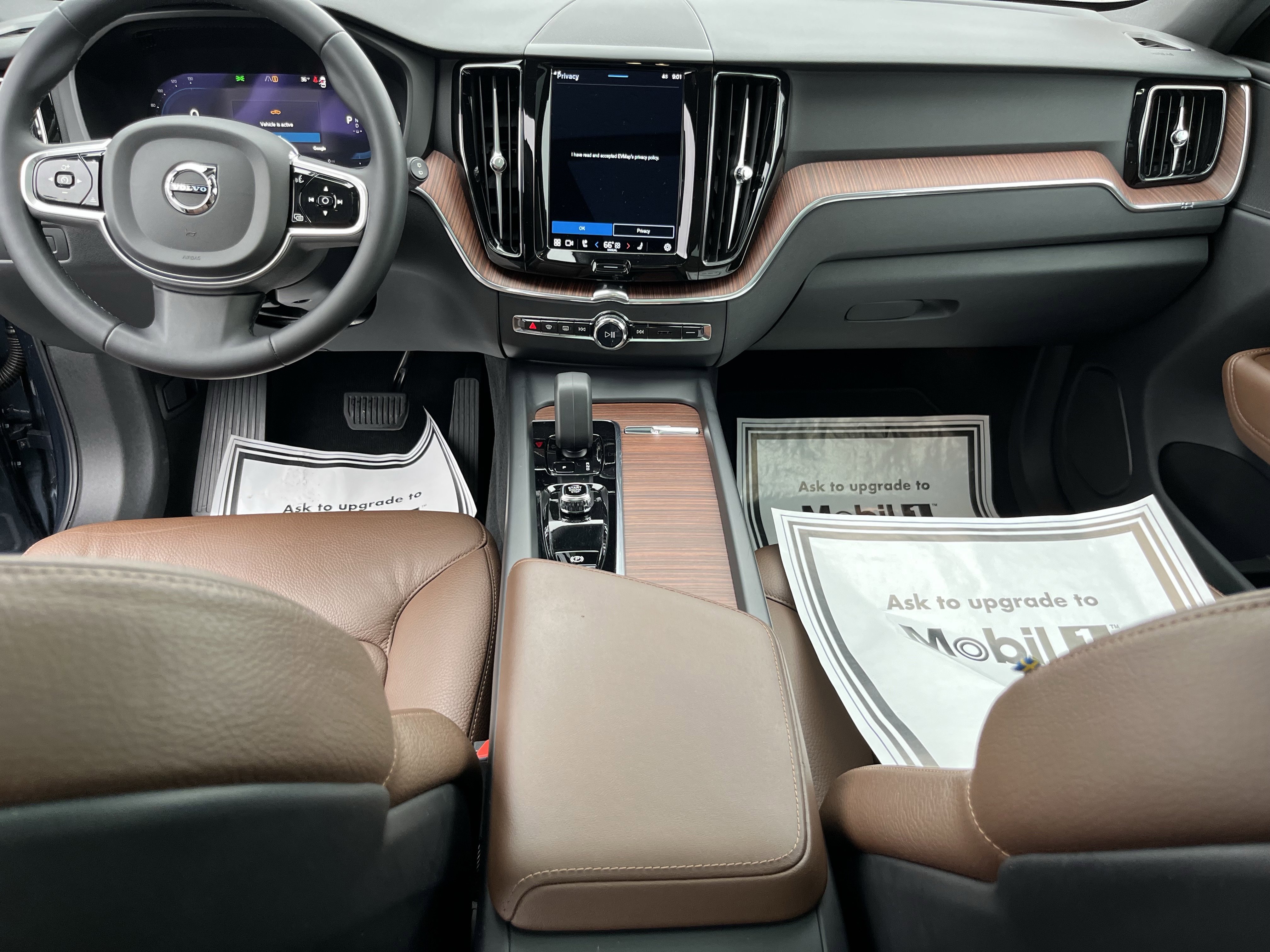 Used 2023 Volvo XC60 T8 Plus image 14