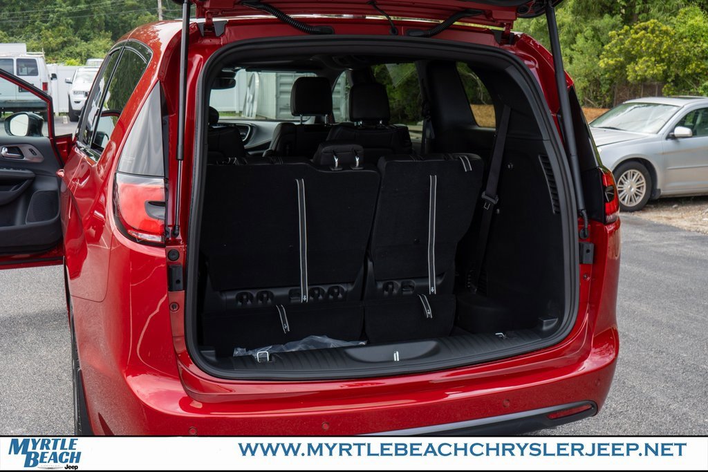 New 2026 Chrysler Pacifica Select image 31
