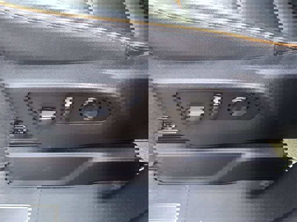 Used 2023 GMC Yukon AT4 image 12