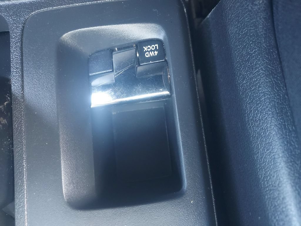 Used 2010 Jeep Patriot Sport w/ Tire & Wheel Group AWD/4WD image 17