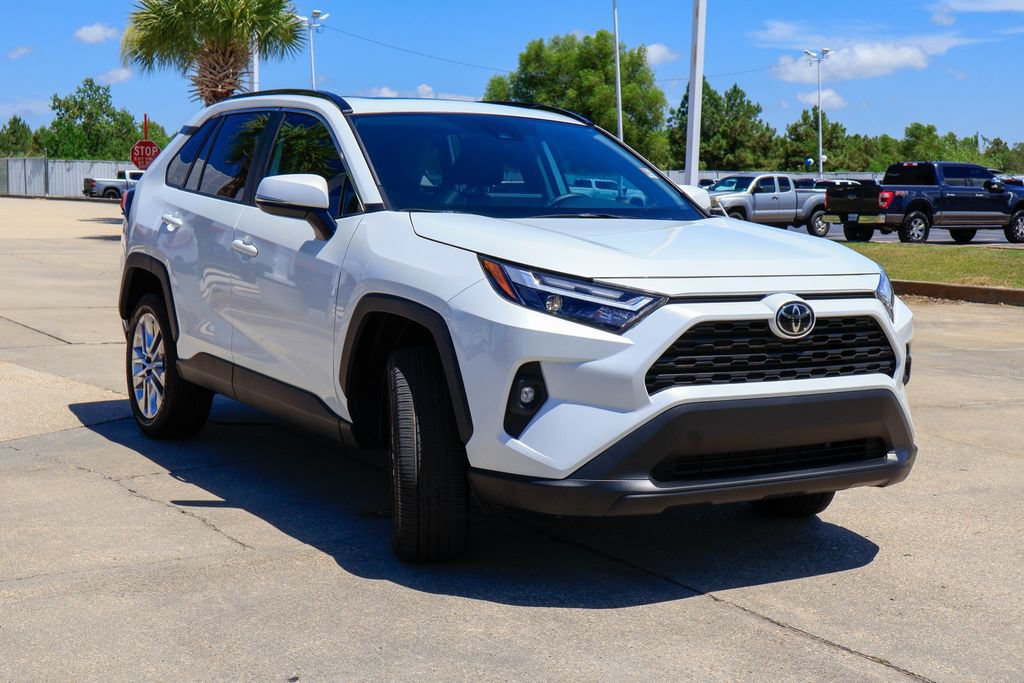 Used 2025 Toyota RAV4 XLE Premium AWD/4WD image 25