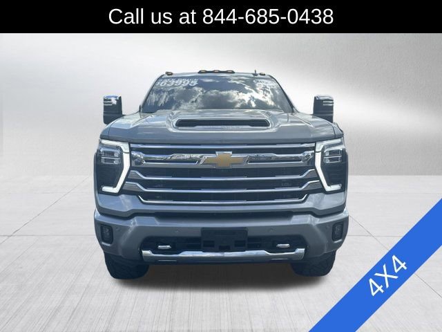 Used 2024 Chevrolet Silverado 2500 High Country w/ High Country Premium Package AWD/4WD image 2