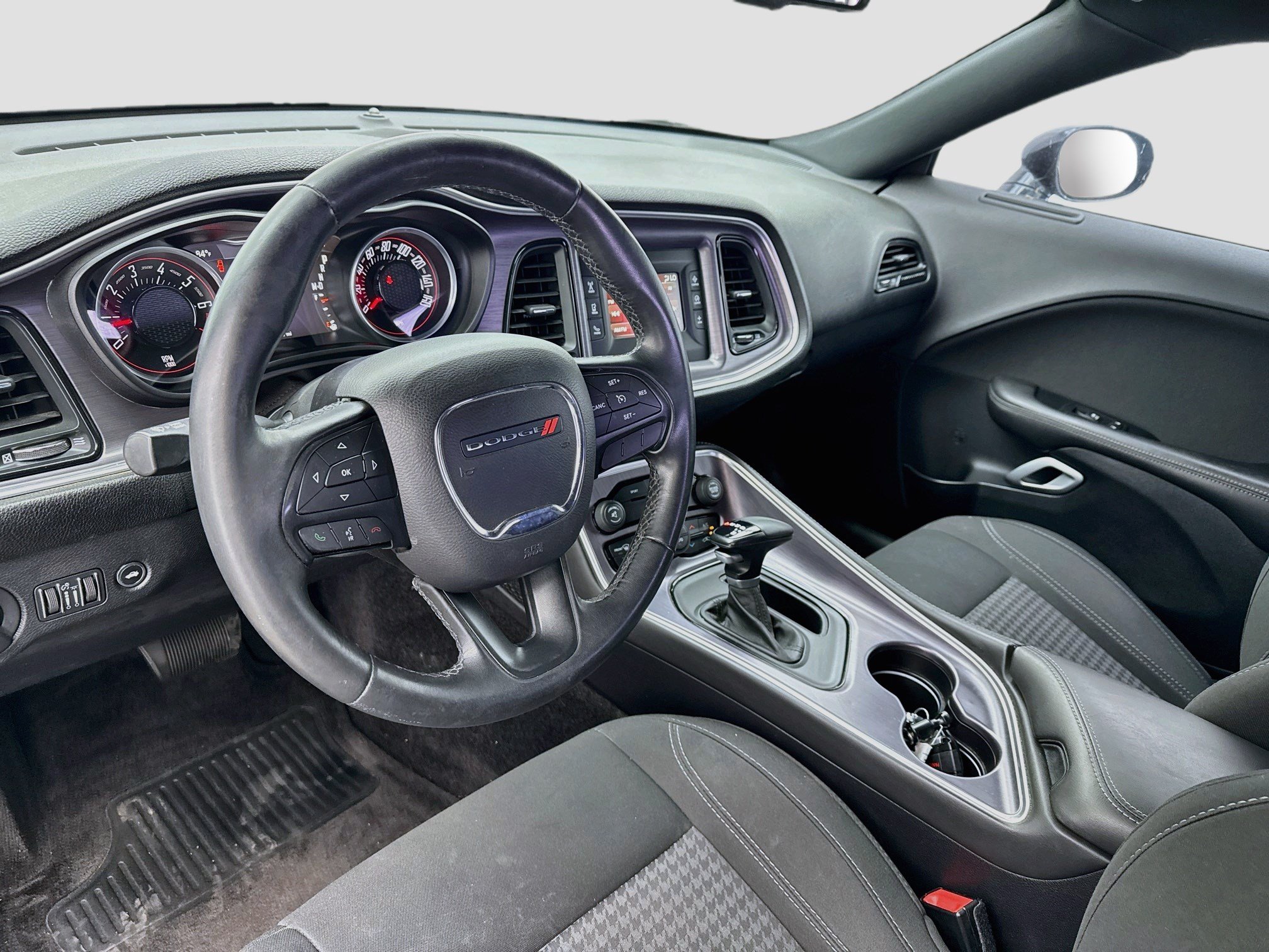 Used 2016 Dodge Challenger SXT RWD image 7