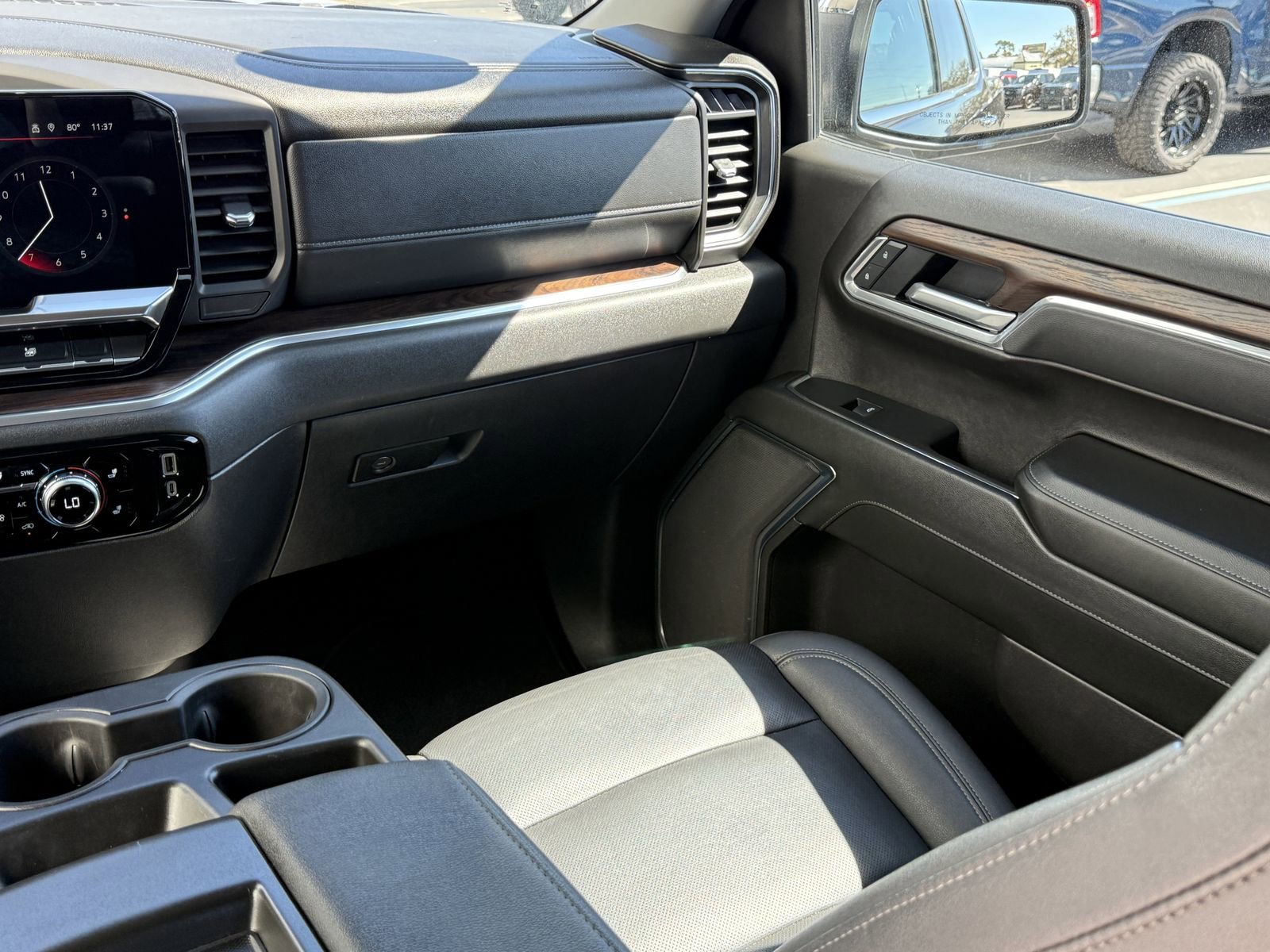 Used 2025 GMC Sierra 1500 SLT image 14