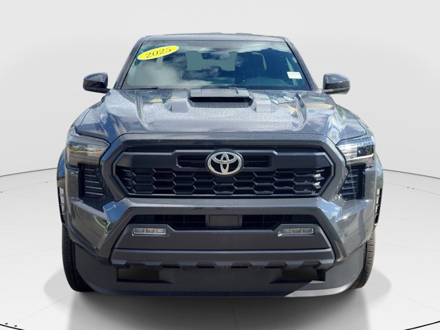 Used 2025 Toyota Tacoma Limited AWD/4WD image 2