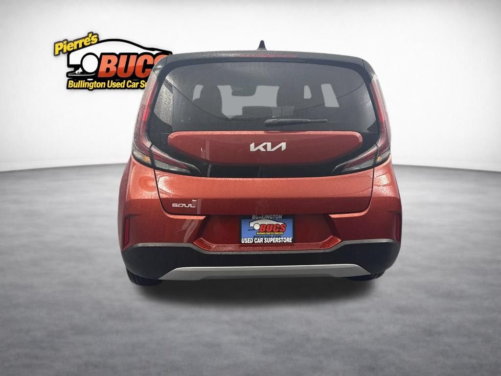Used 2023 Kia Soul LX w/ LX Technology Package FWD image 4