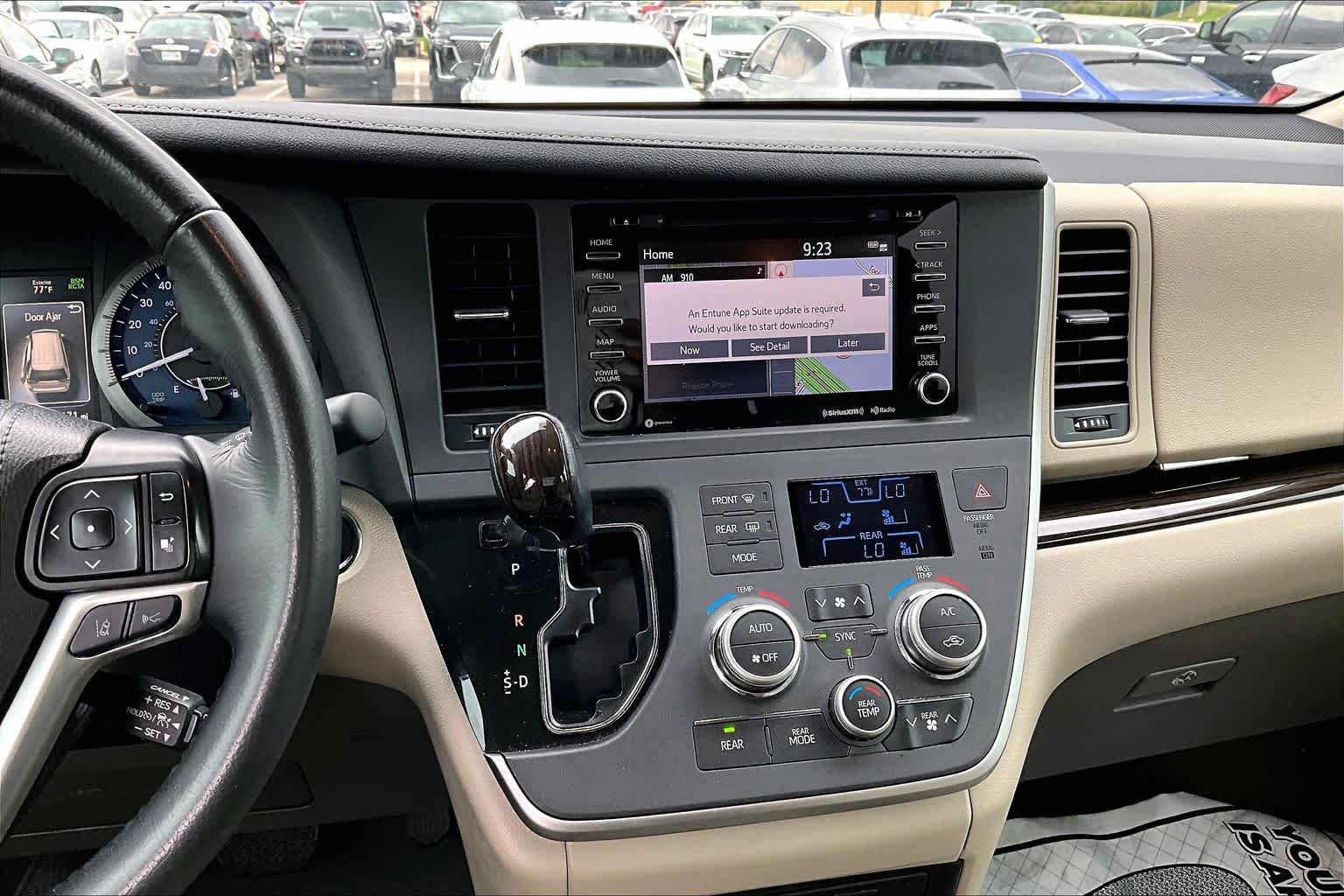 Used 2020 Toyota Sienna XLE Premium FWD image 7