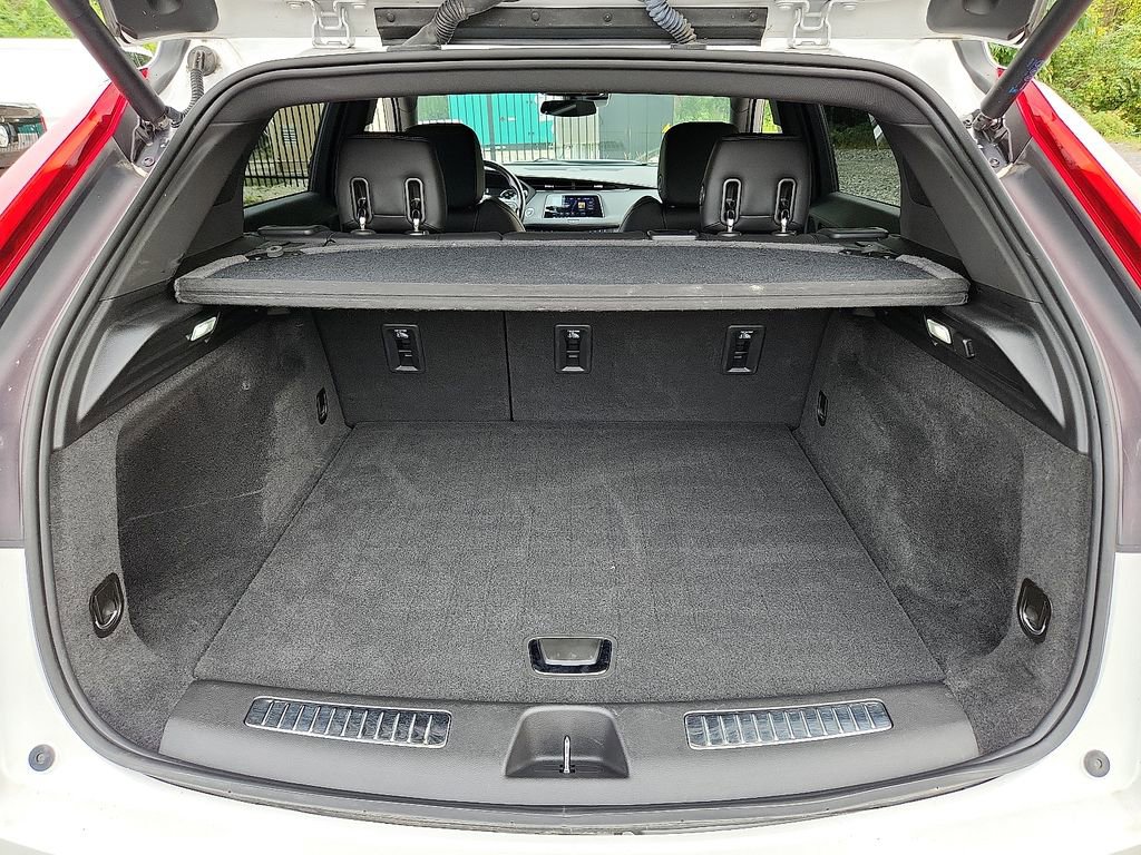 Used 2022 Cadillac XT4 Premium Luxury w/ Cold Weather Package image 30