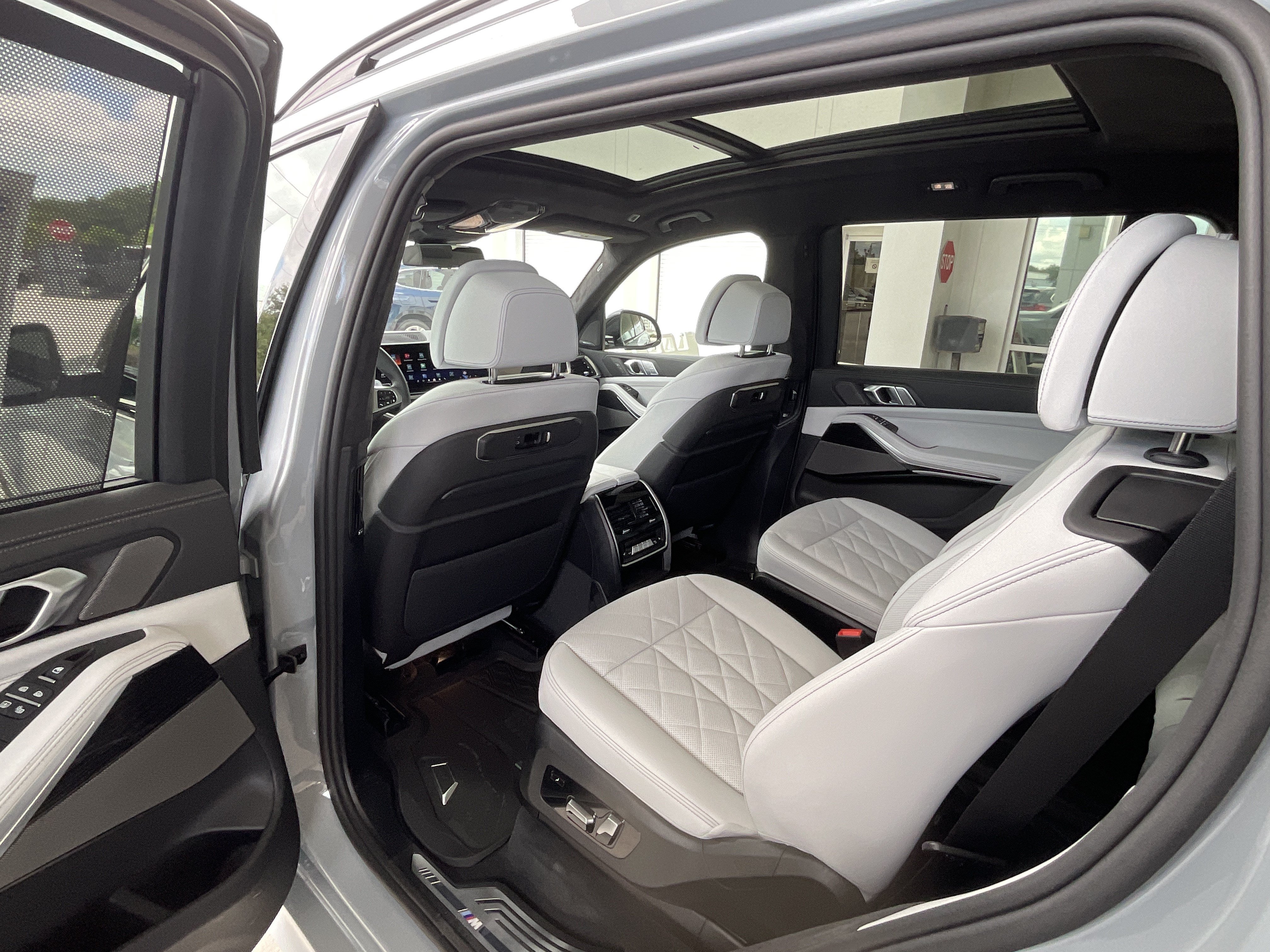 New 2027 BMW X7 xDrive40i w/ M Sport Package AWD/4WD image 25