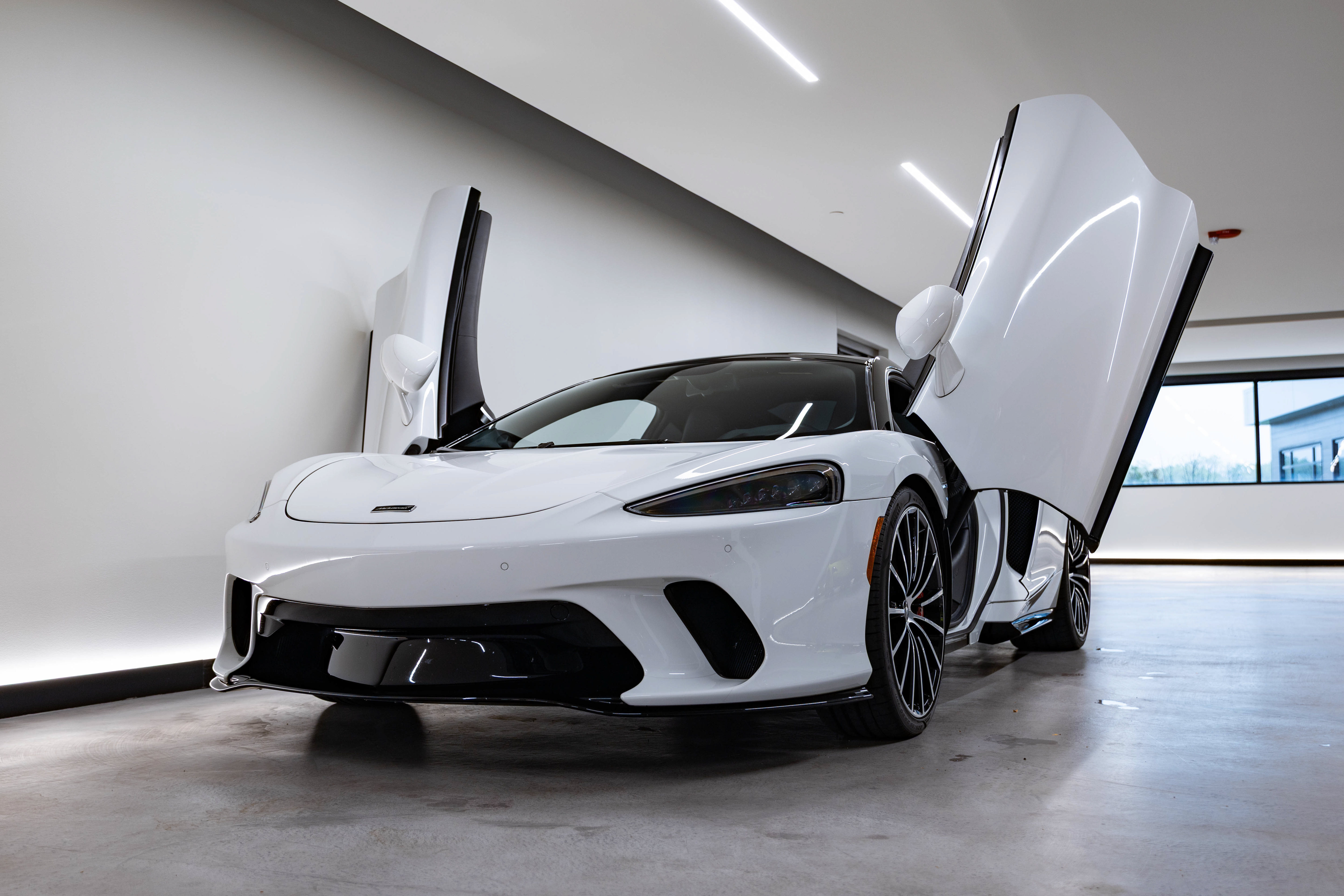 Used 2020 McLaren GT RWD image 12