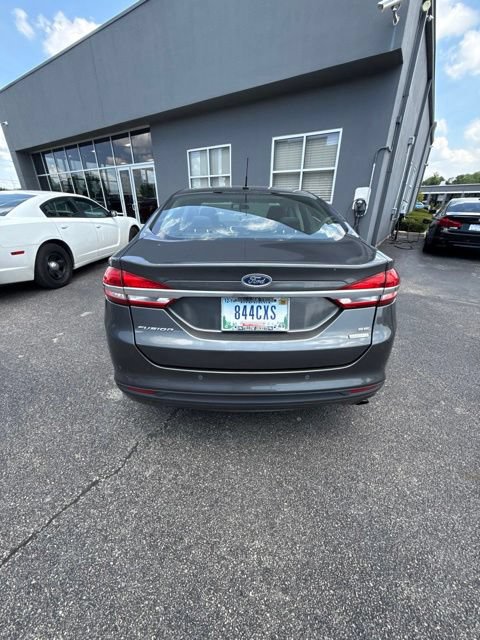 Used 2017 Ford Fusion SE w/ Fusion SE Technology Package FWD image 8