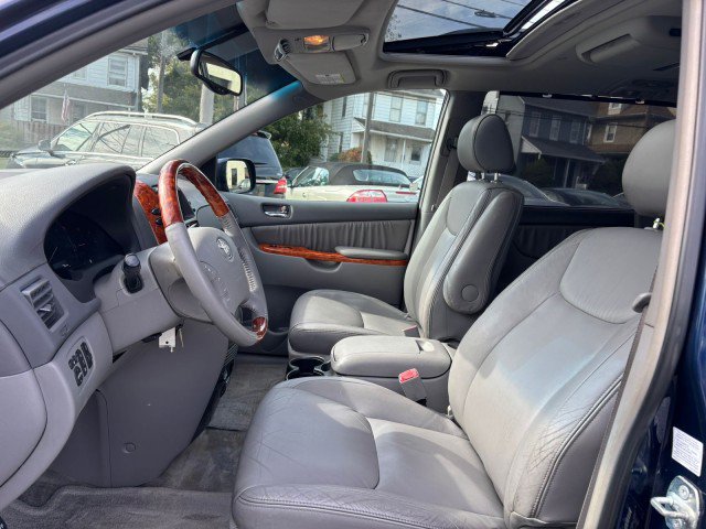 Used 2007 Toyota Sienna XLE Limited image 10