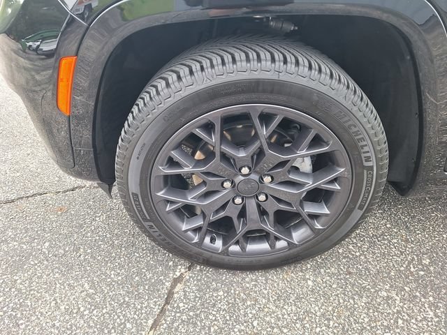 Used 2023 Jeep Grand Cherokee L Summit AWD/4WD image 10