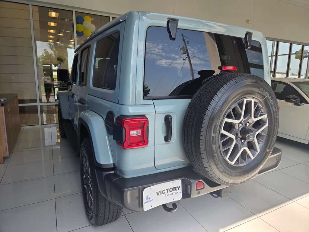 Used 2024 Jeep Wrangler Unlimited Sahara w/ Technology Group AWD/4WD image 8