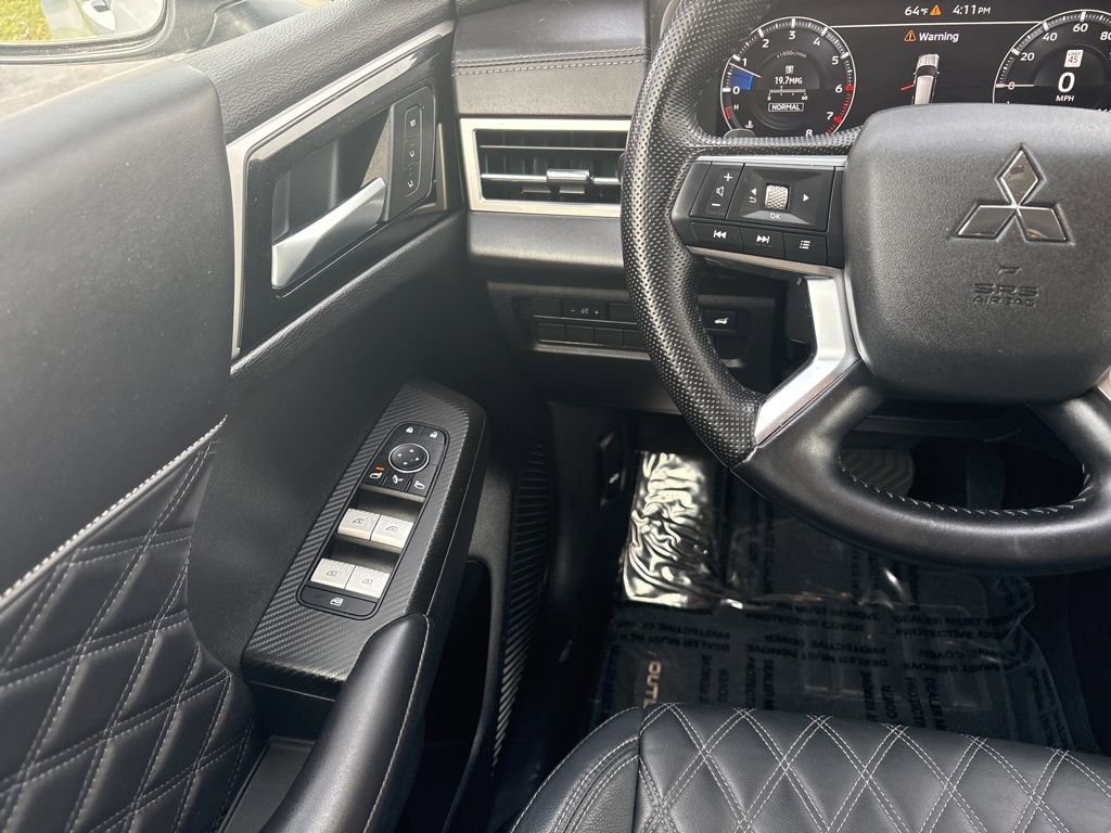 Used 2023 Mitsubishi Outlander SEL AWD/4WD image 22