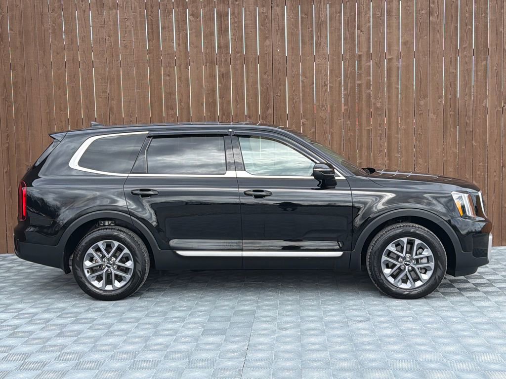 Used 2024 Kia Telluride LX image 13