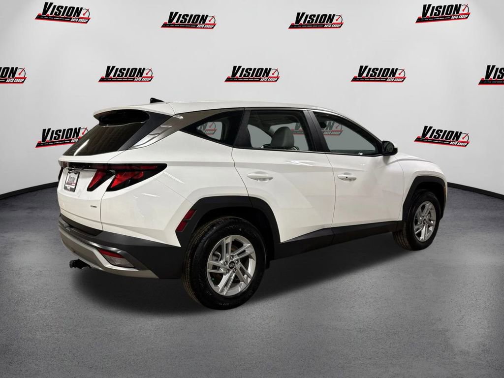 Certified 2025 Hyundai Tucson SE image 5