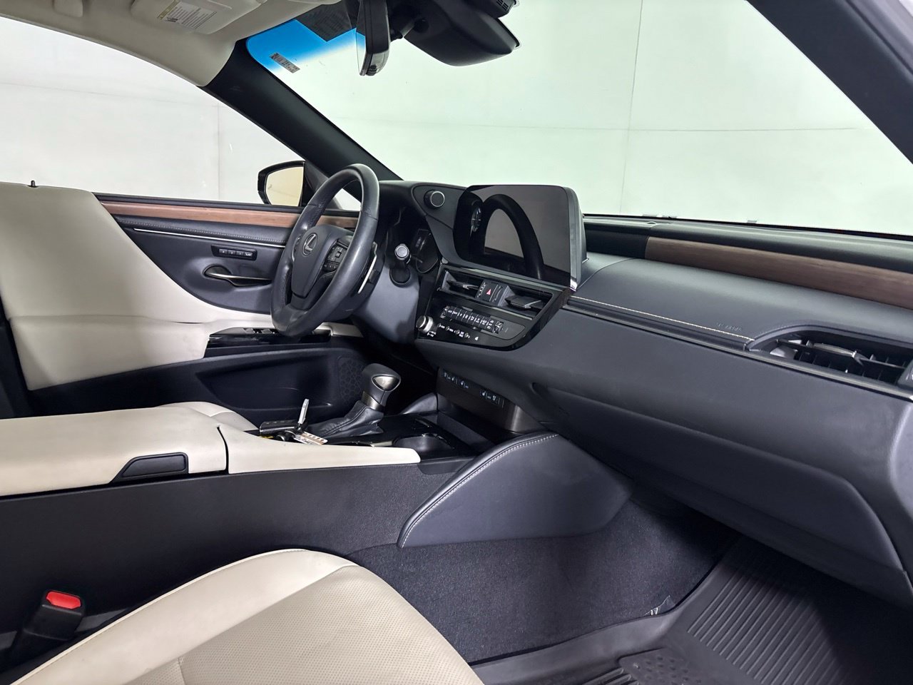 Used 2025 Lexus ES 350 w/ Premium Package FWD image 34