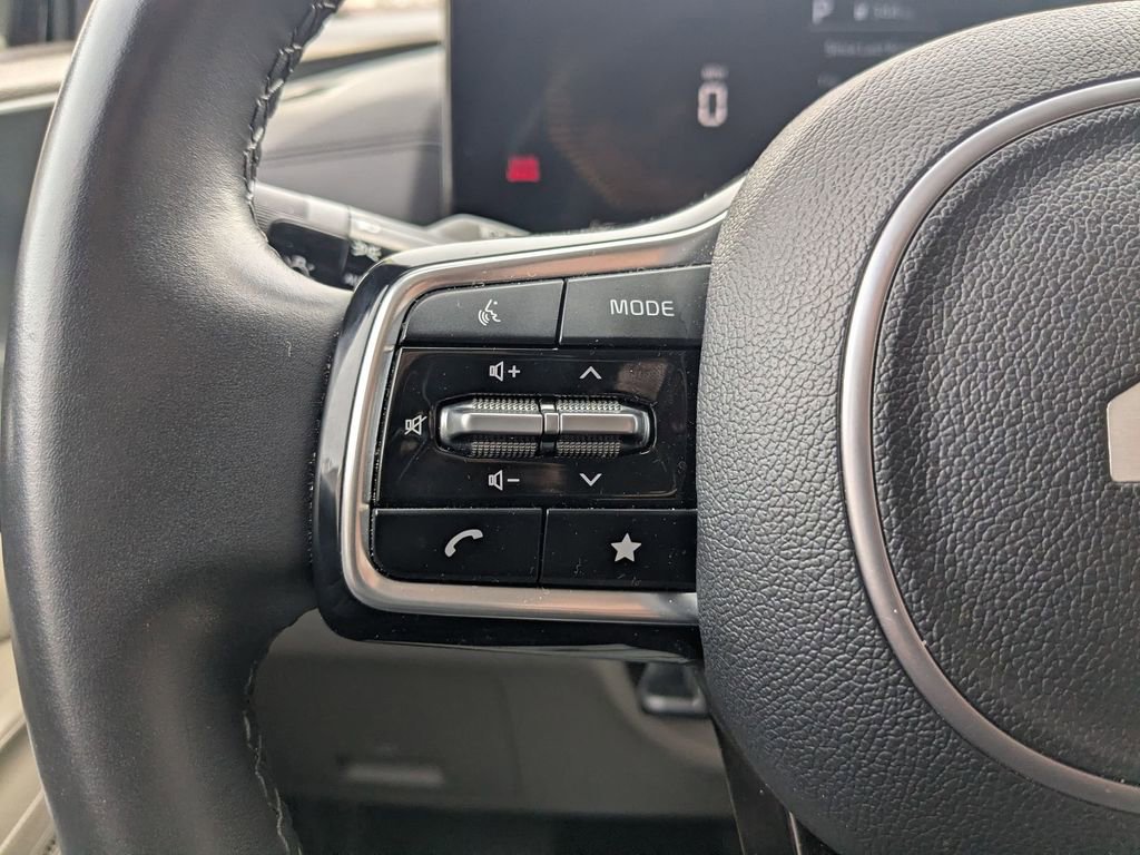 Used 2025 Kia Carnival image 15