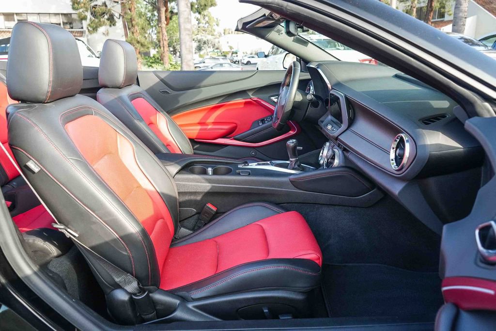 Used 2023 Chevrolet Camaro LT w/ Technology Package image 15