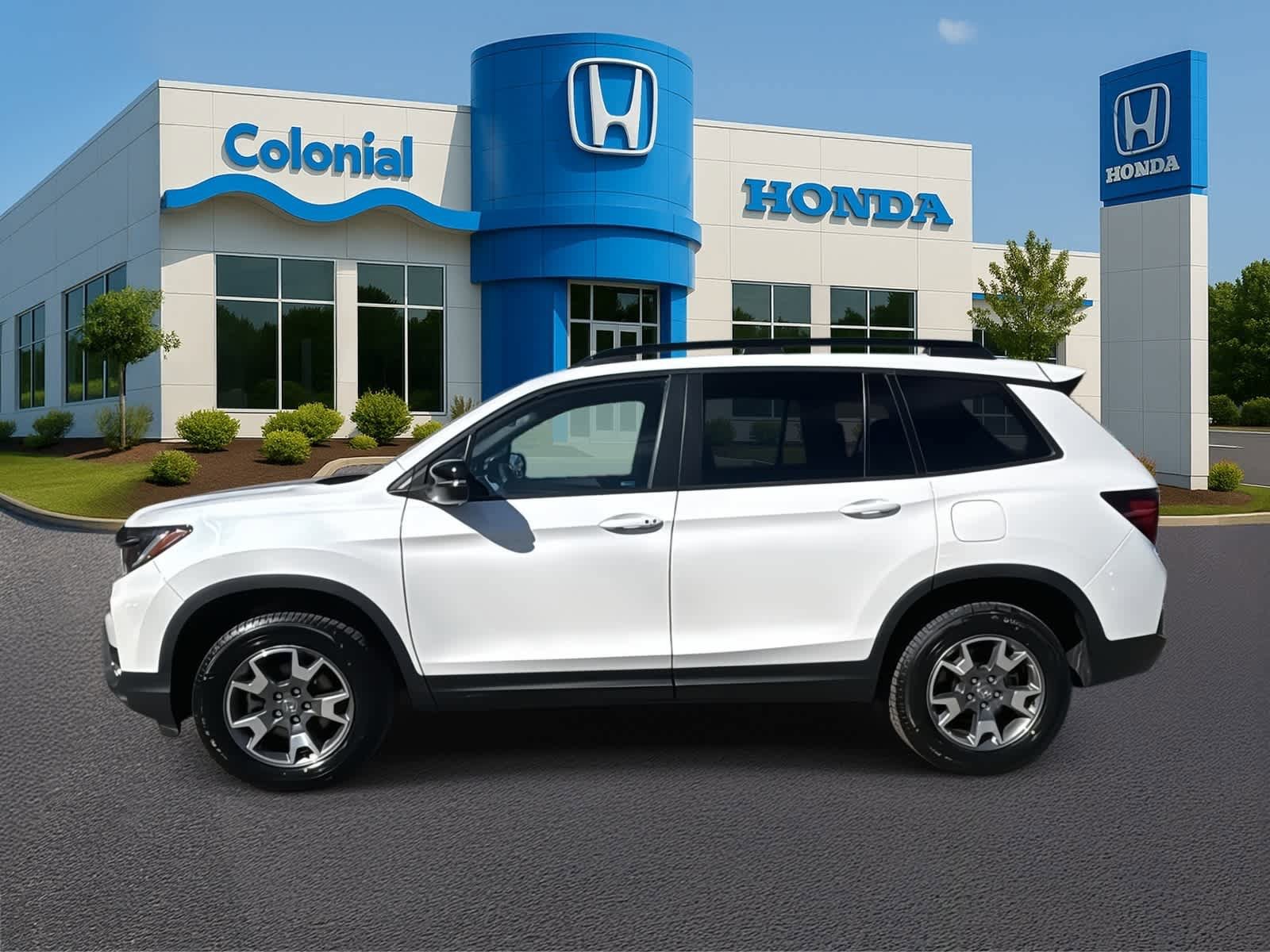 Used 2023 Honda Passport TrailSport image 2
