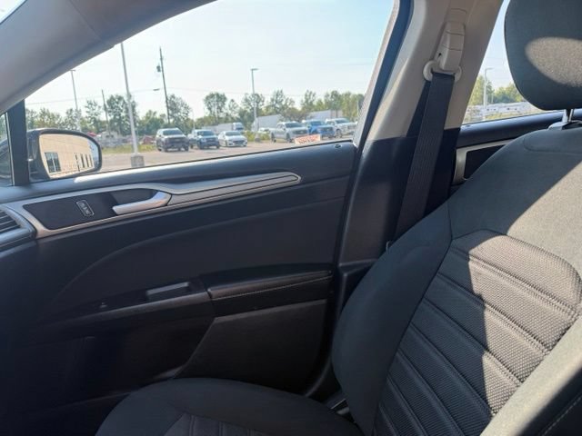Used 2020 Ford Fusion SE FWD image 12