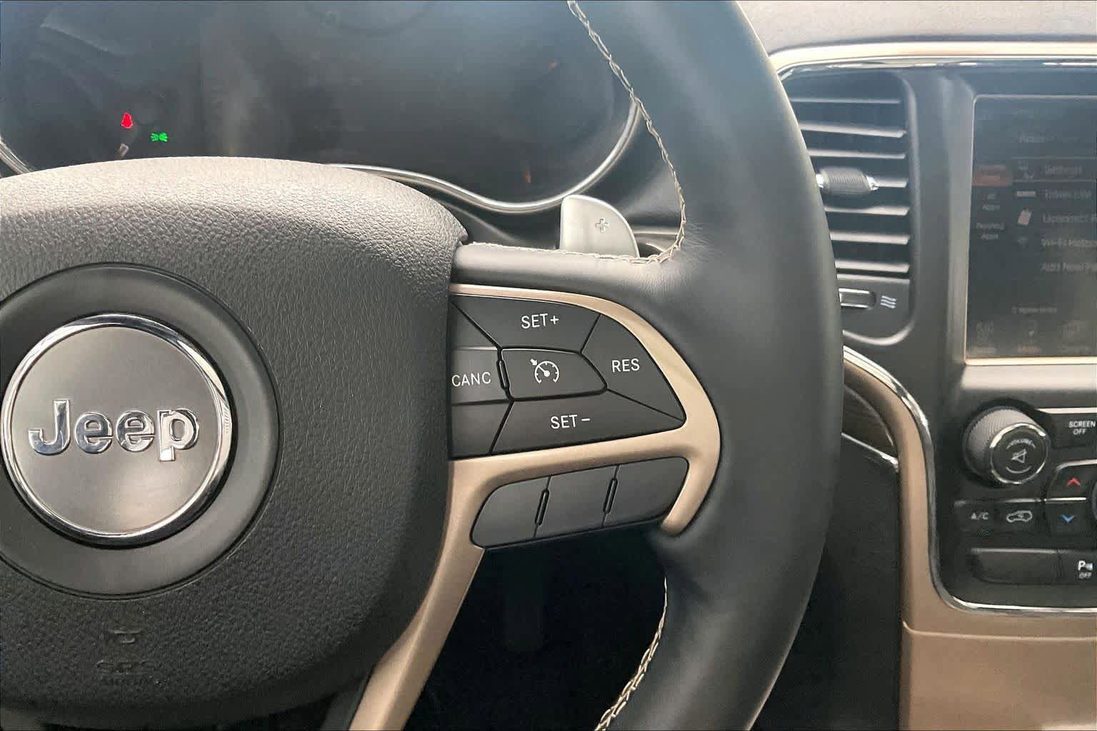 Used 2015 Jeep Grand Cherokee Overland RWD image 25