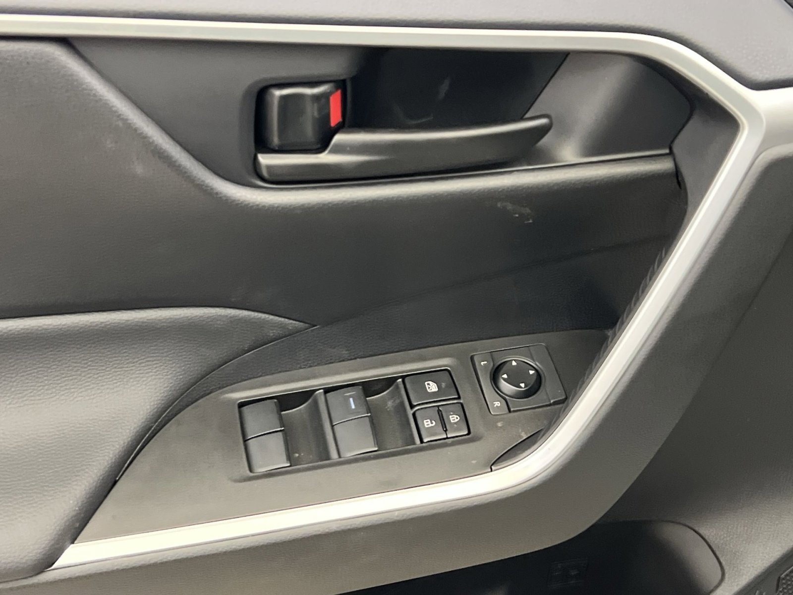 New 2025 Toyota RAV4 LE image 10