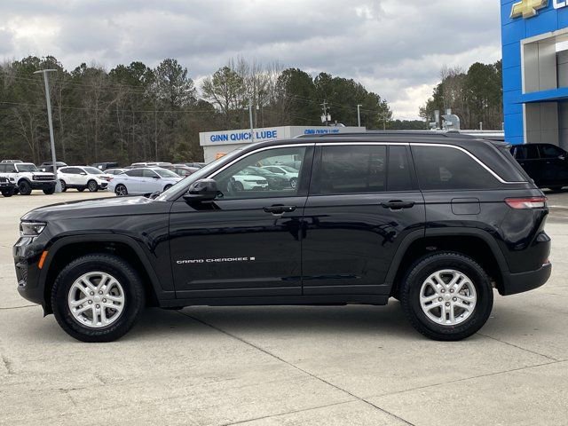 Used 2024 Jeep Grand Cherokee Laredo image 2