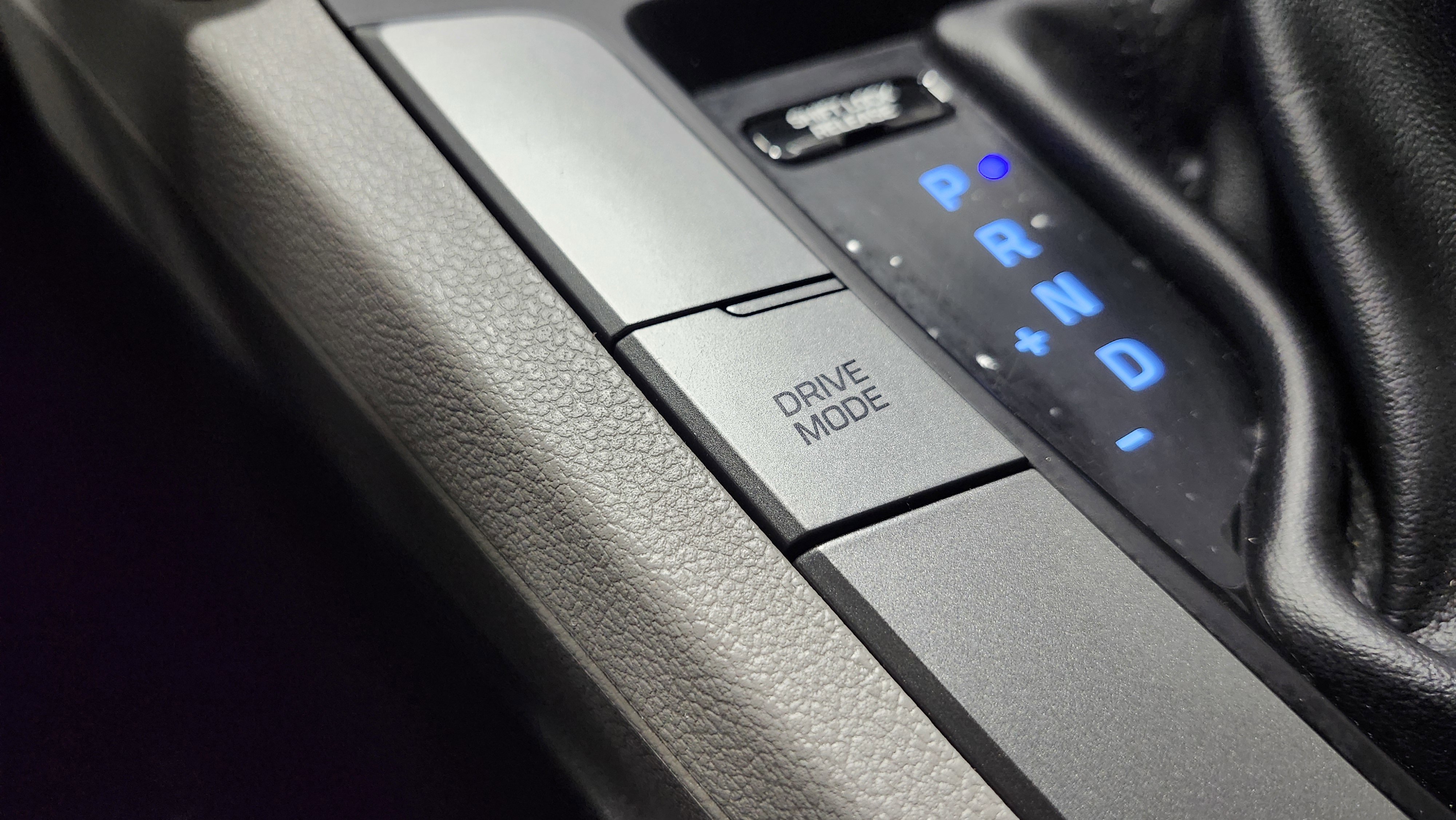 Used 2018 Hyundai Elantra SE image 7