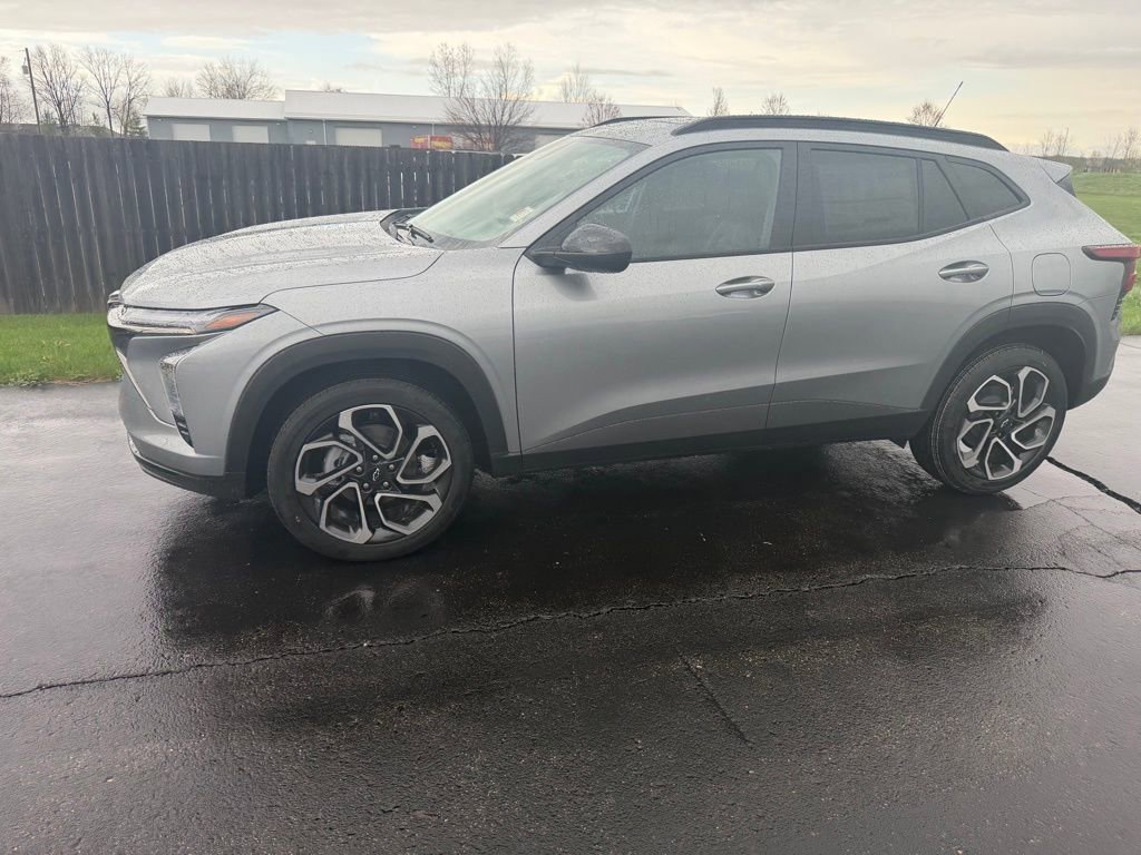 New 2026 Chevrolet Trax RS w/ Sunroof Package image 2