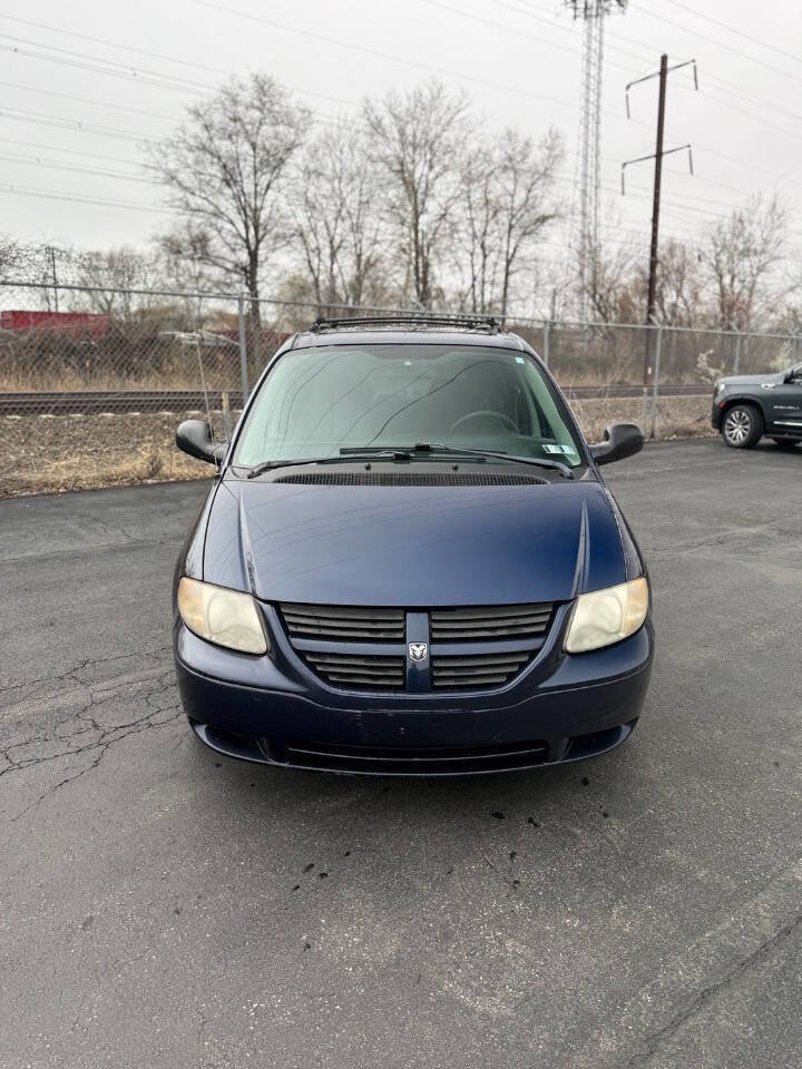 Used 2005 Dodge Caravan SXT image 9